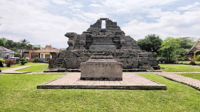 Menyelami Sejarah dan Keunikan Arsitektur Candi Jago di Malang